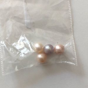 Loose genuine pearls
